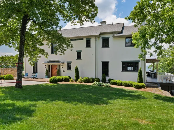 820 W Brow Rd, Lookout Mountain, TN 37350