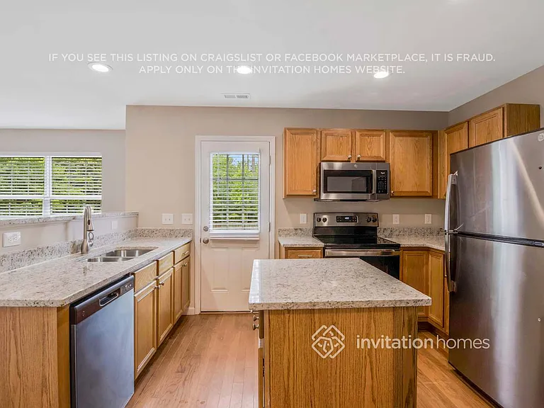 107 Knightwood Dr — Photo 4