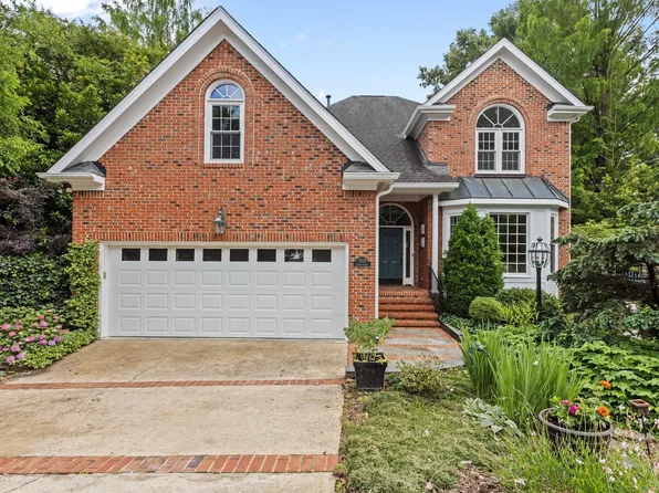 2001 Dobson Ct, Raleigh, NC 27612