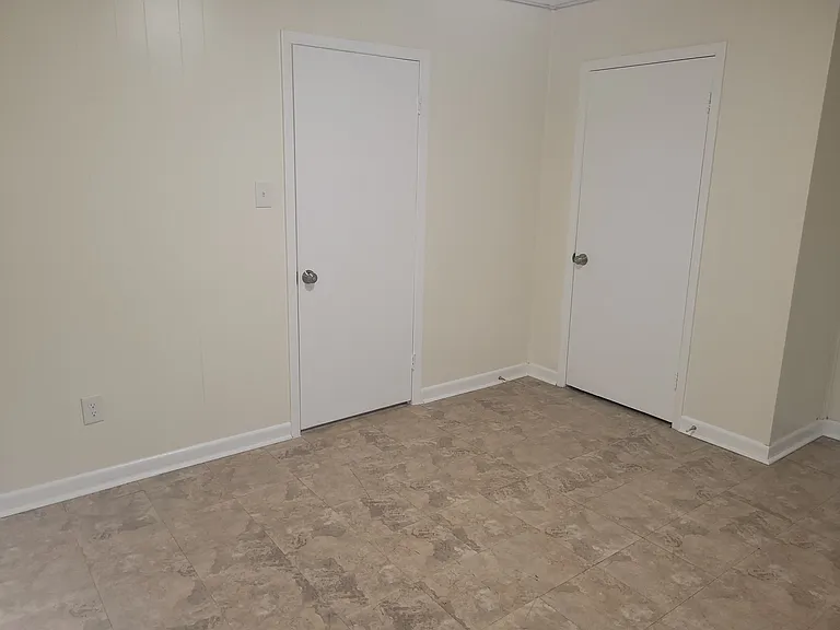 182 Pleasant St — Photo 19