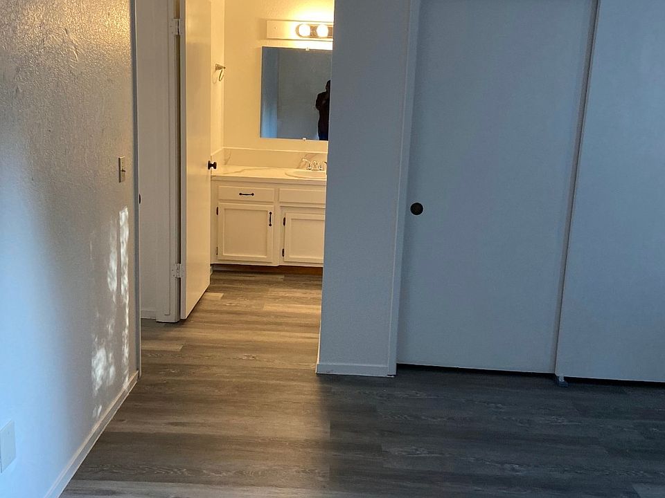 2nd image of 3424 Oak St APT E
