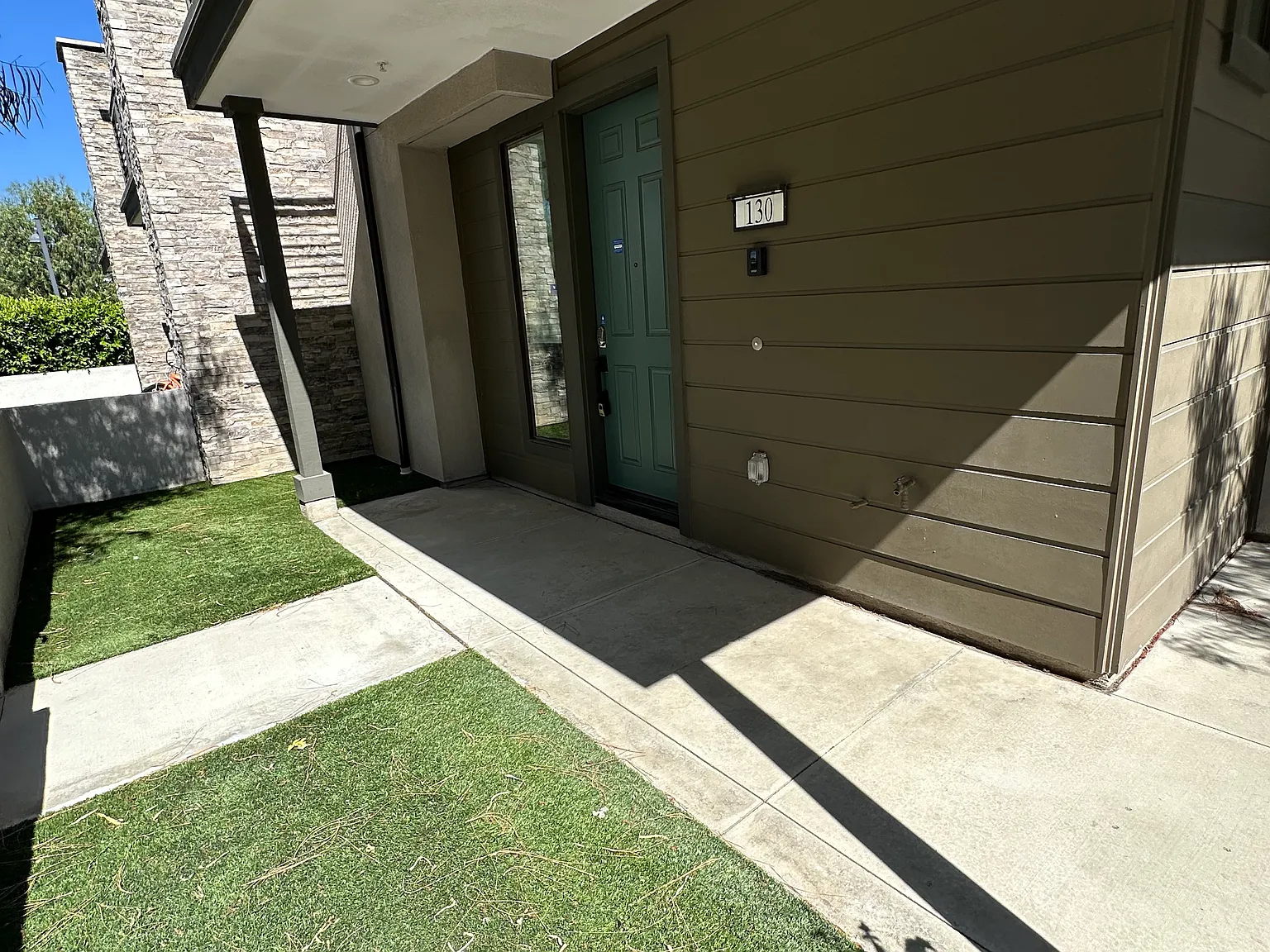3 bed, 2.5 bath, 1812 sqft, $5,280 — Photo 3
