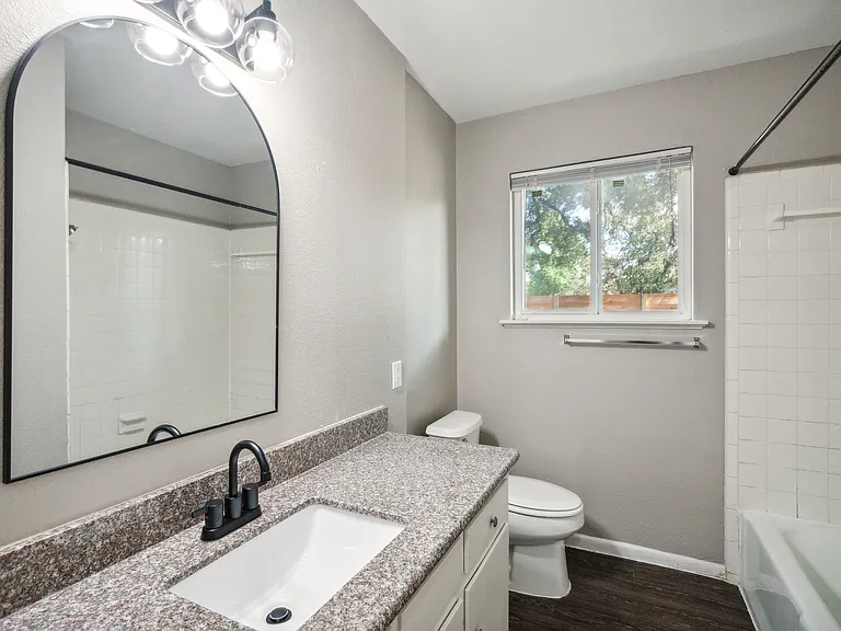 5009 Brighton Rd — Photo 3