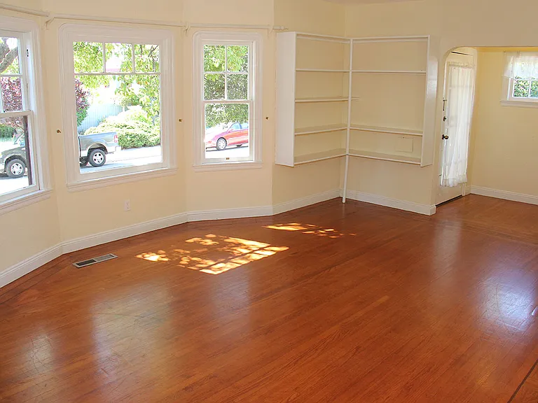 805 San Carlos Ave — Photo 3