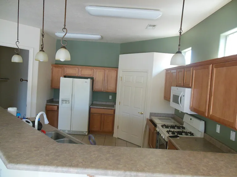 1640 Arbolera Loop SE — Photo 6