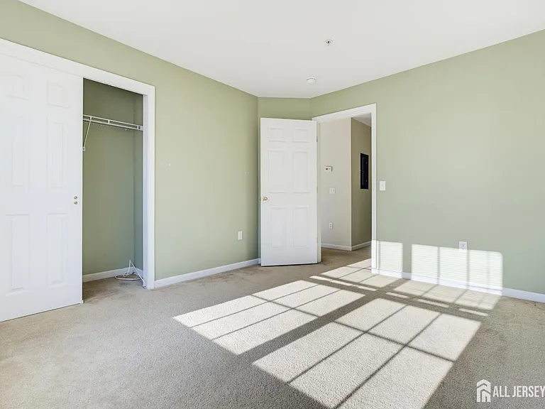 1054 Morning Glory Dr — Photo 12