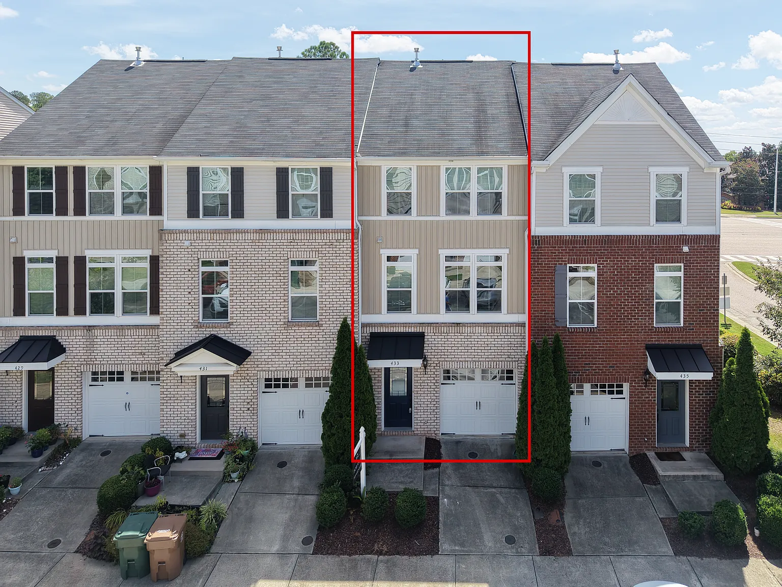 4 bed, 3.5 bath, 2199 sqft, $2,350 — Photo 1