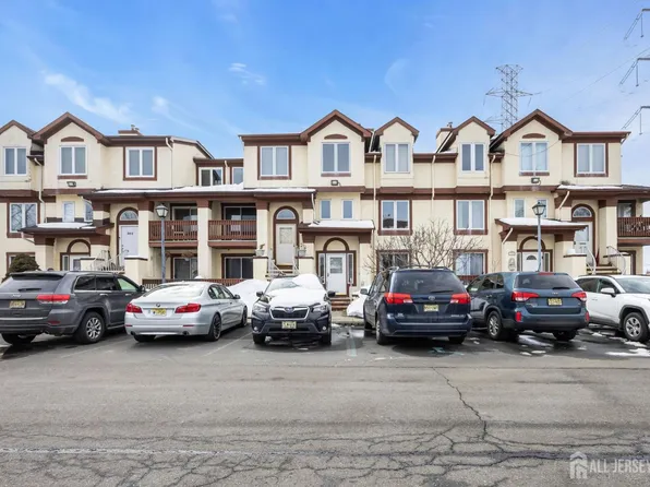 303 Michael Ct, Woodbridge, NJ 07095