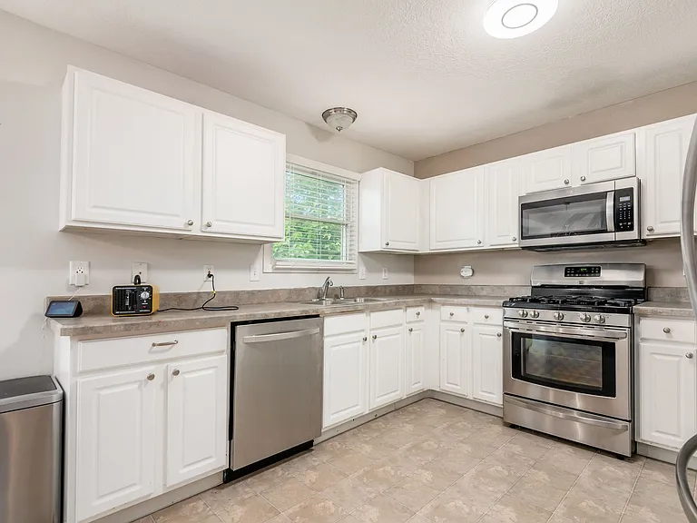 8607 Clover Glade Dr — Photo 15