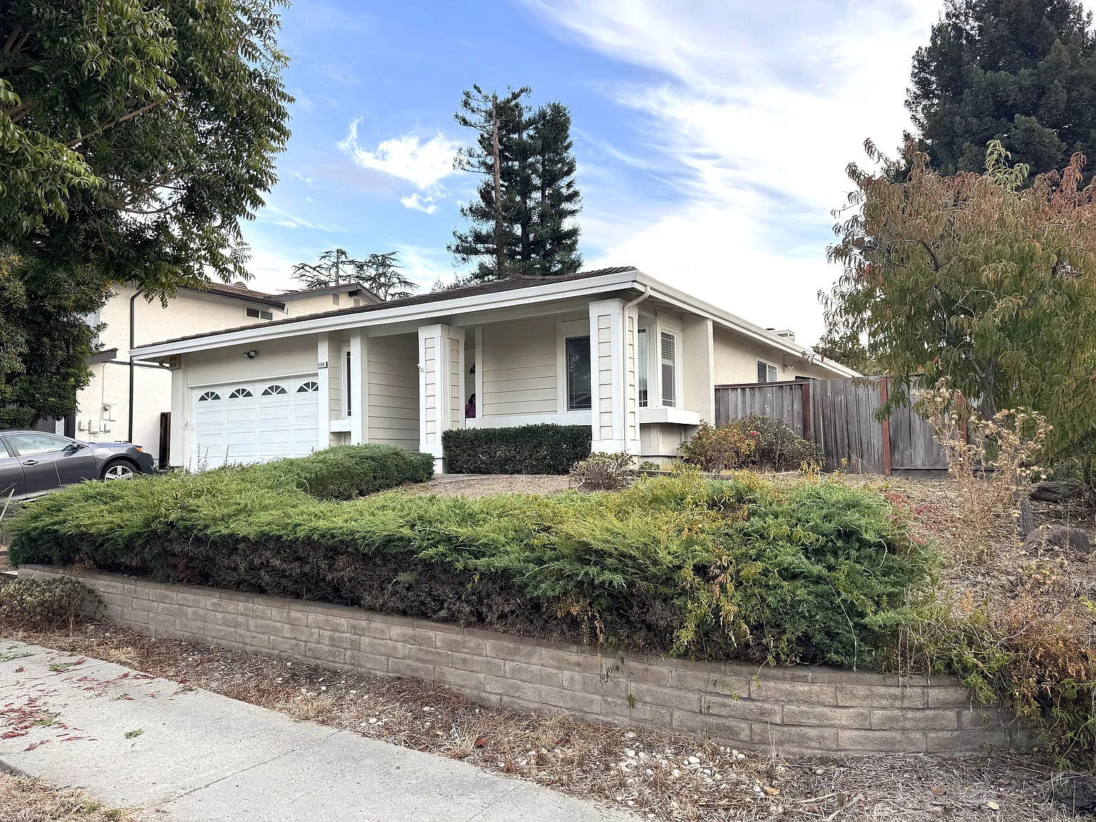 4 bed, 1761 sqft, $4,995 — Photo 2