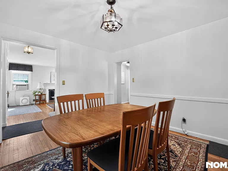 25 Surrey Ln — Photo 5