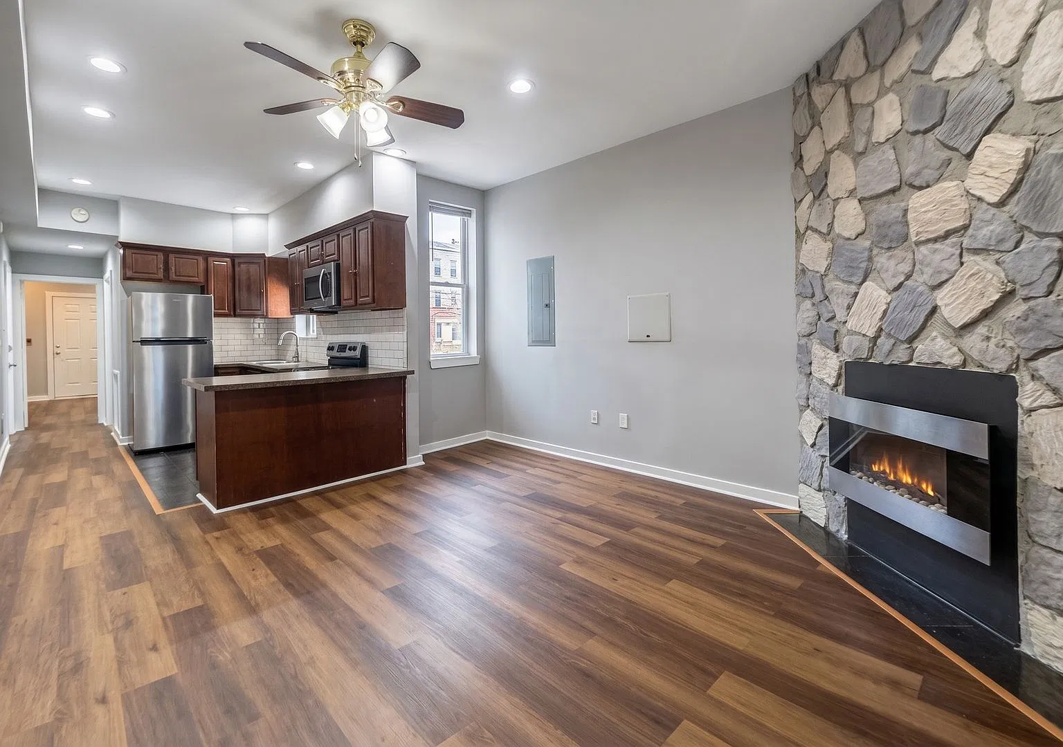 1802 W Diamond St. — Photo 2