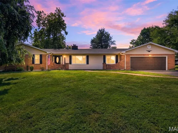 2821 Rose Acres Dr, Maryland Heights, MO 63043