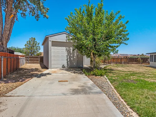 12450 Algonquin Rd, Apple Valley, CA 92308