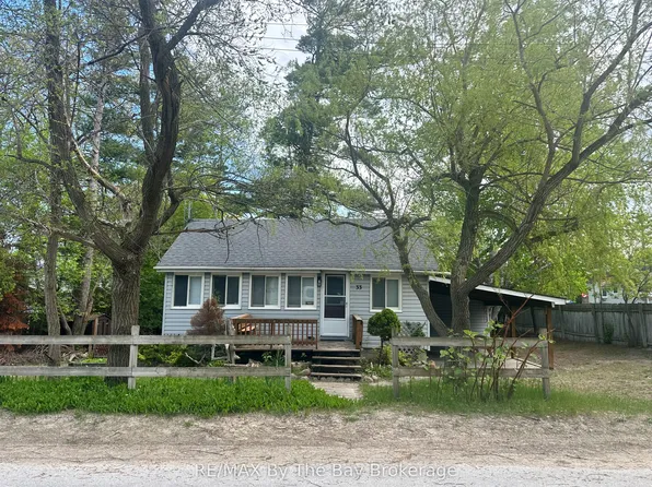 33 17th St N, Wasaga Beach, ON L9Z 2J1