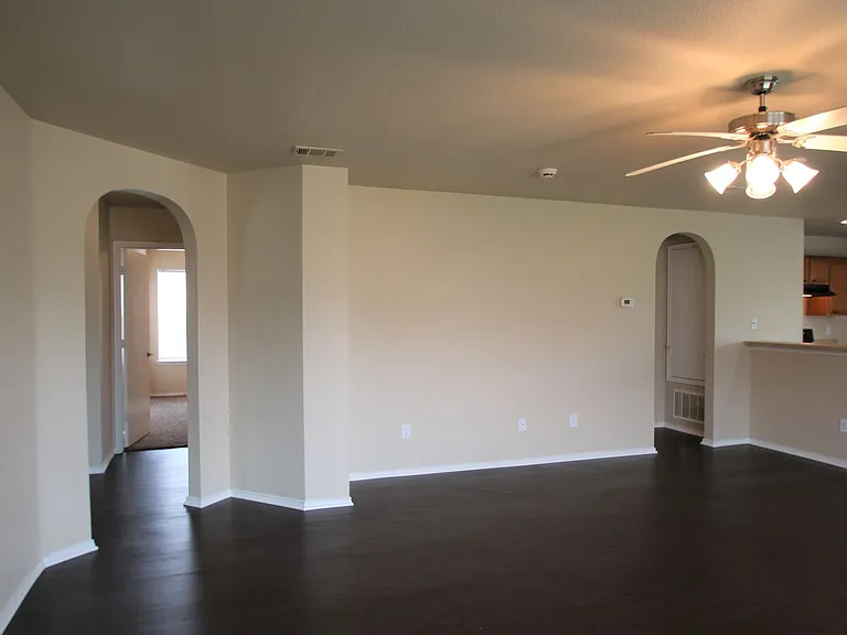 557 Winbridge Ln — Photo 3