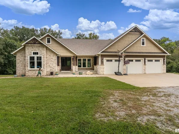 907 Laminack Rd, Carterville, IL 62918
