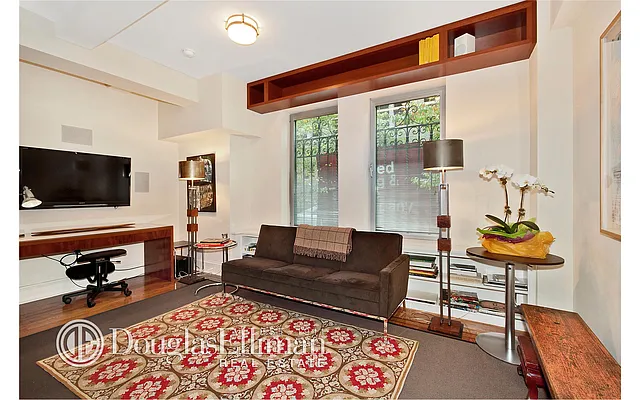 Rented by Douglas Elliman | media 16