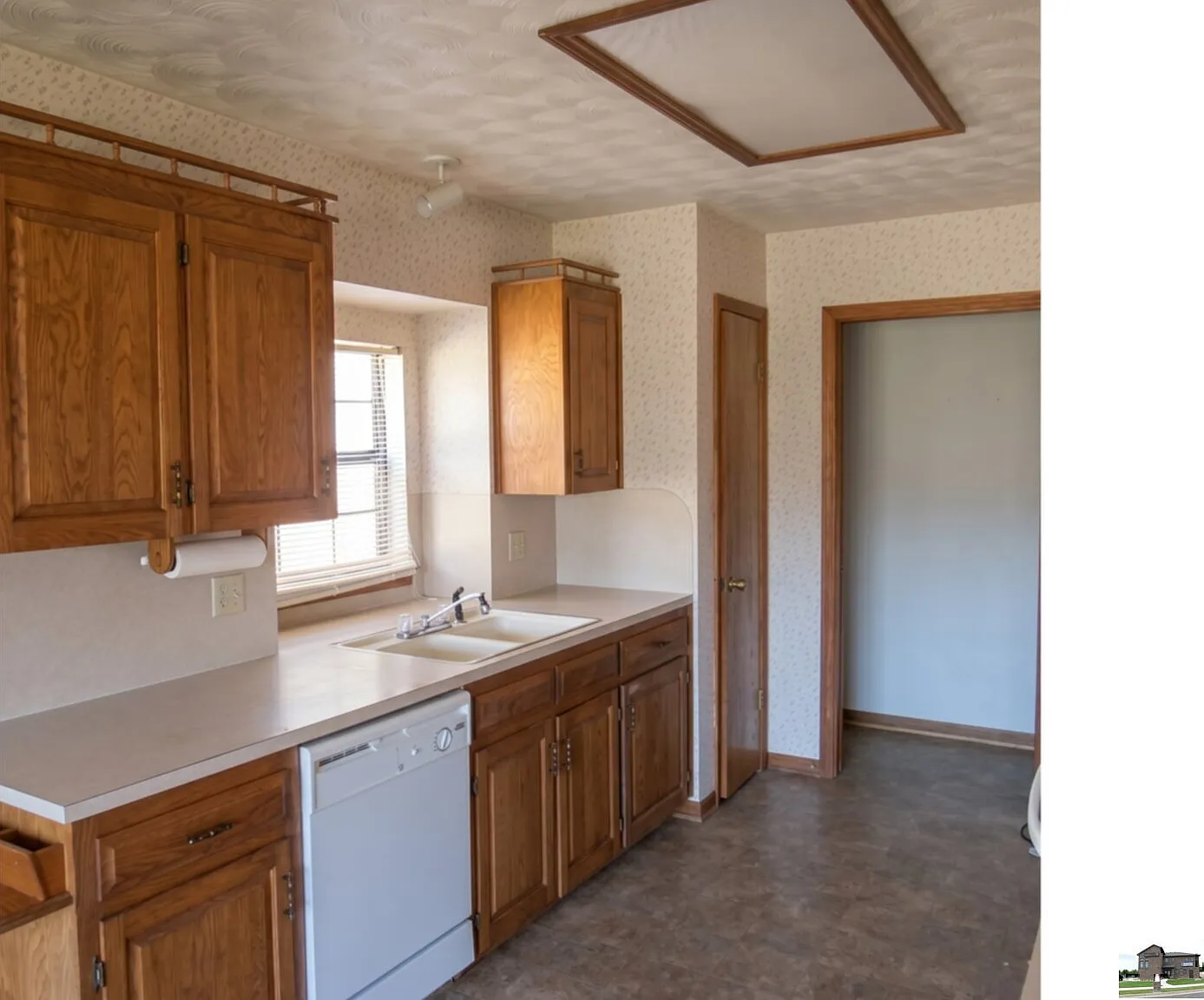 3 bed, 2.0 bath, 1409 sqft, $1,450 — Photo 4