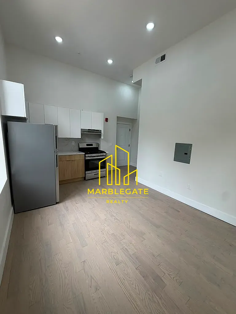 1 bed, 650 sqft, $1,700 — Photo 2