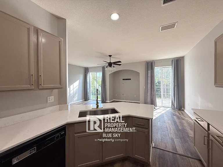 7624 Red Mill Cir — Photo 6