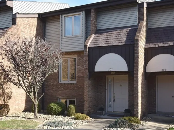 205 Doris Dr, Pittsburgh, PA 15236