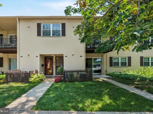 290 Old Forge Xing #290, Devon, PA 19333