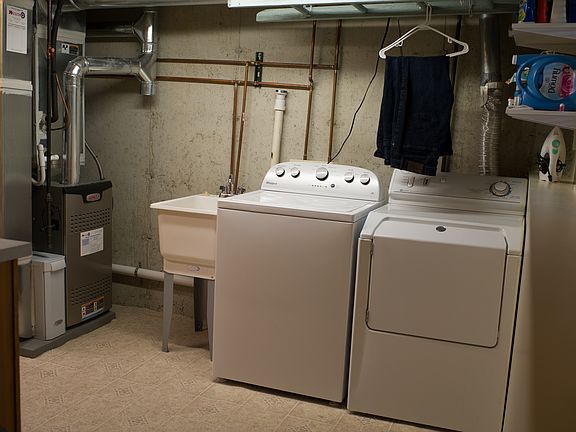 Laundry & Lennox furnace 