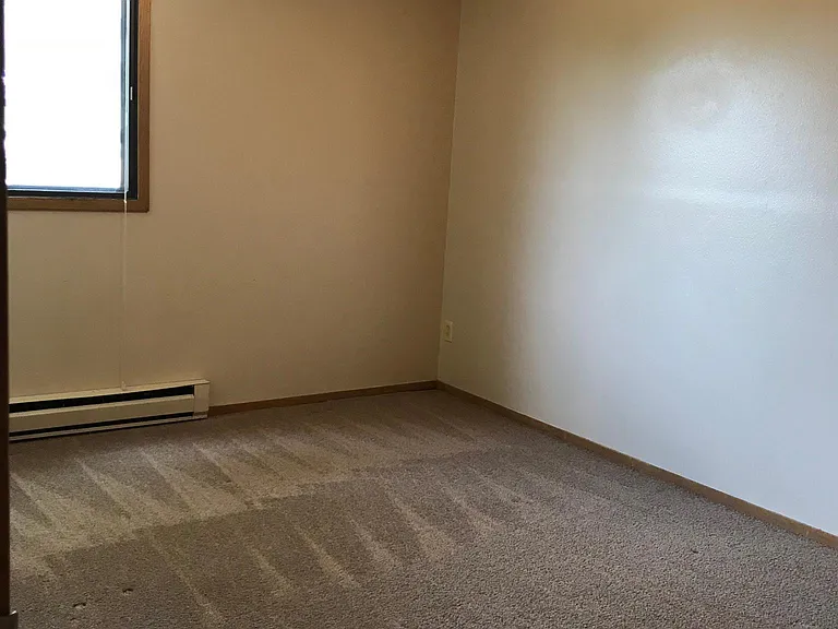 810 Benton Dr — Photo 8