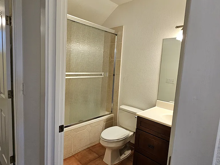 125 Plum St #B — Photo 22