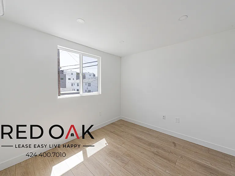 2223 Clyde Ave #2225-3/4 — Photo 15