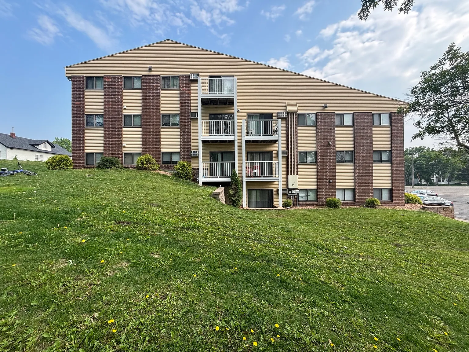4 bed, $1,550 — Photo 2