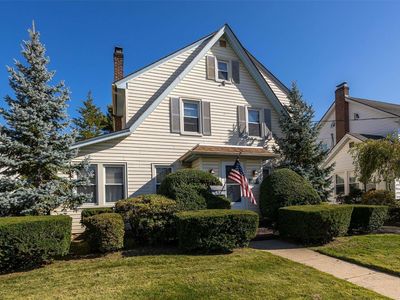 127 Pine Street, Rockville Centre, NY, 11570