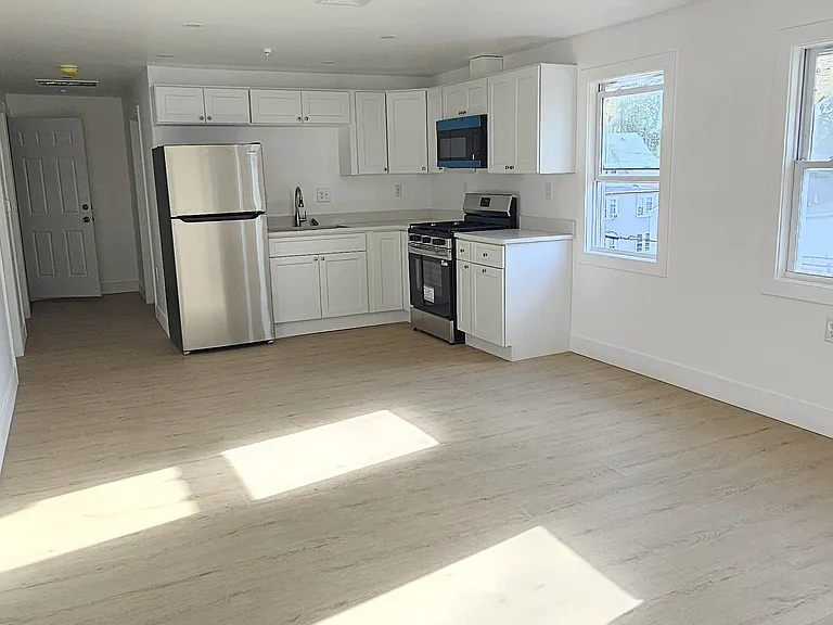535 Washington St #3 — Photo 12