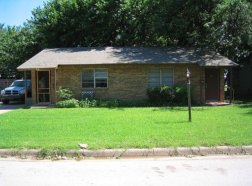 1st image of 914 Austin St Unit A