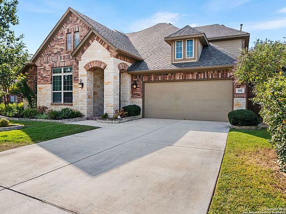 2nd image of 102 Alder Woods