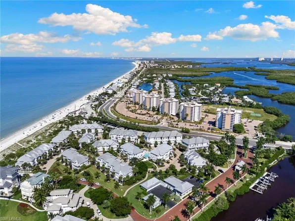 105 Barefoot CIR #24, BONITA SPRINGS, FL 34134