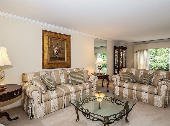 4th image of 451 S Whitehall Dr