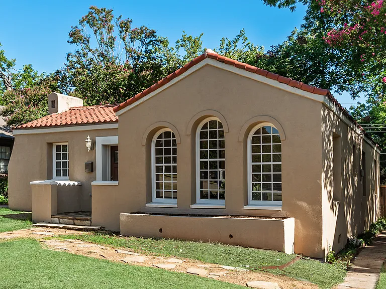 811 Kidd Springs Dr — Photo 3