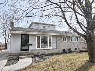 23142 Hayes Rd, Eastpointe, MI 48021