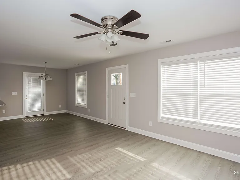 220 Arey Ave — Photo 5
