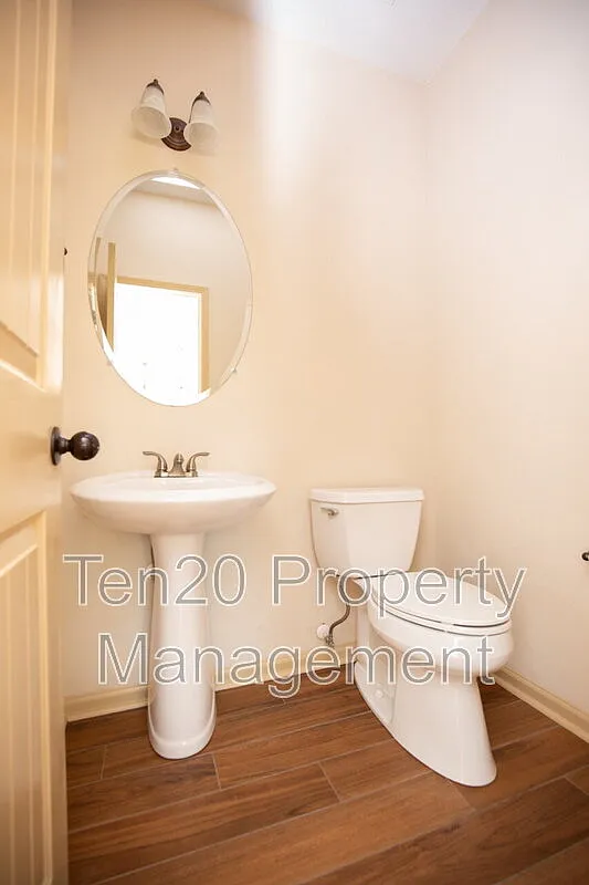 5 bed, 3.5 bath, 3100 sqft, $2,300 — Photo 4