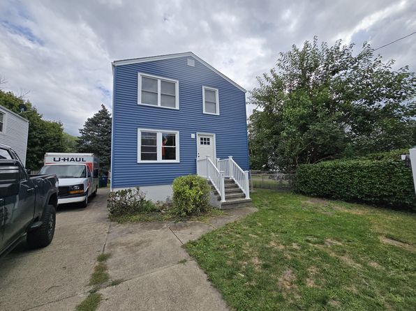 81 Kamper Ave APT 2