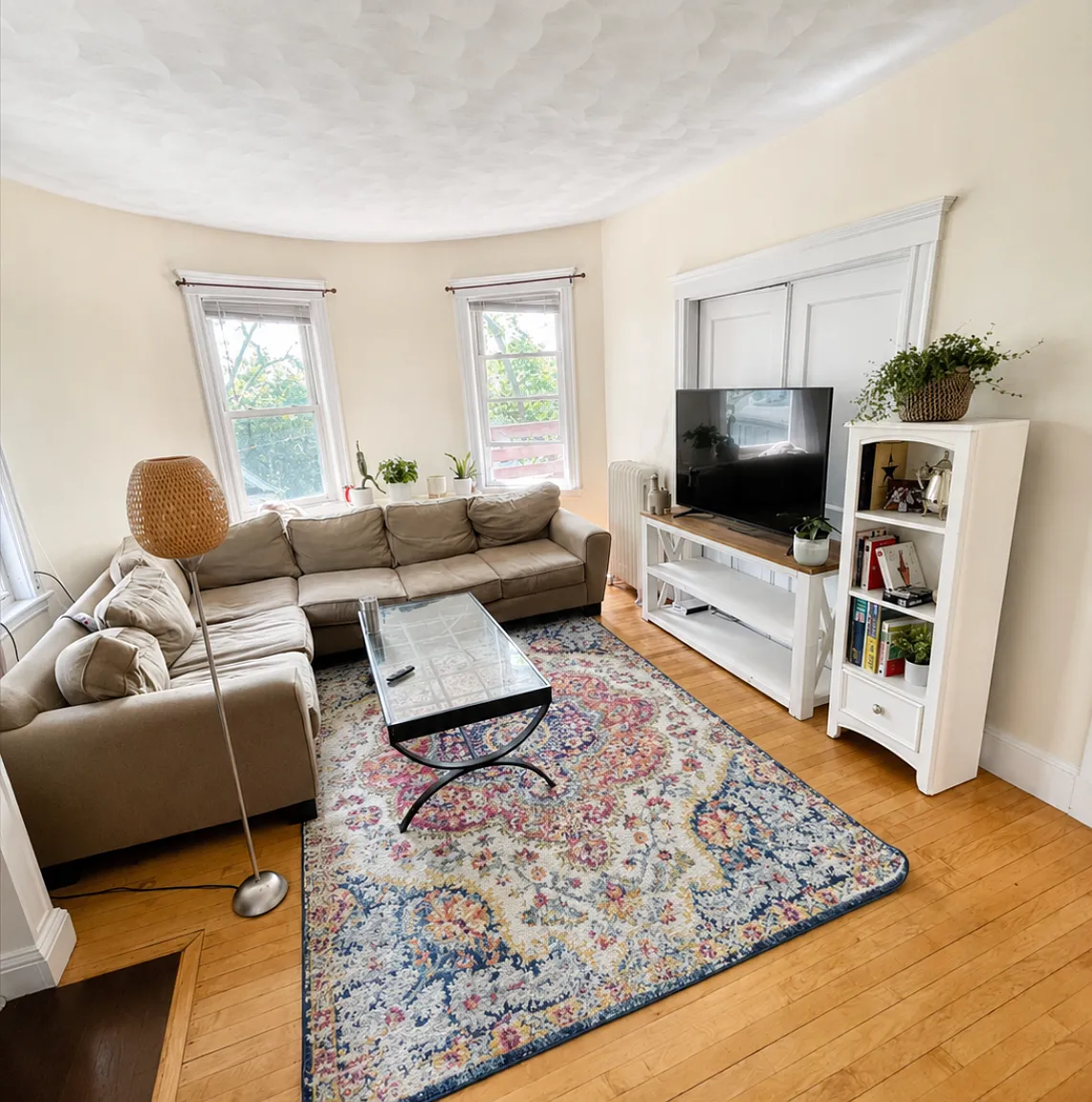 3 bed, 1.0 bath, 1600 sqft, $4,000 — Photo 3