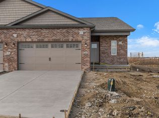 2009 Roseland Dr, Mahomet, IL 61853