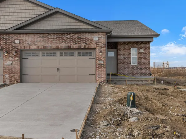 2009 Roseland Dr, Mahomet, IL 61853