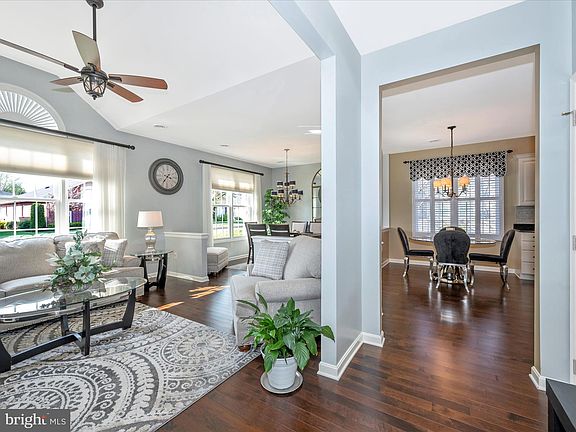 4th image of 618 Tudor Dr