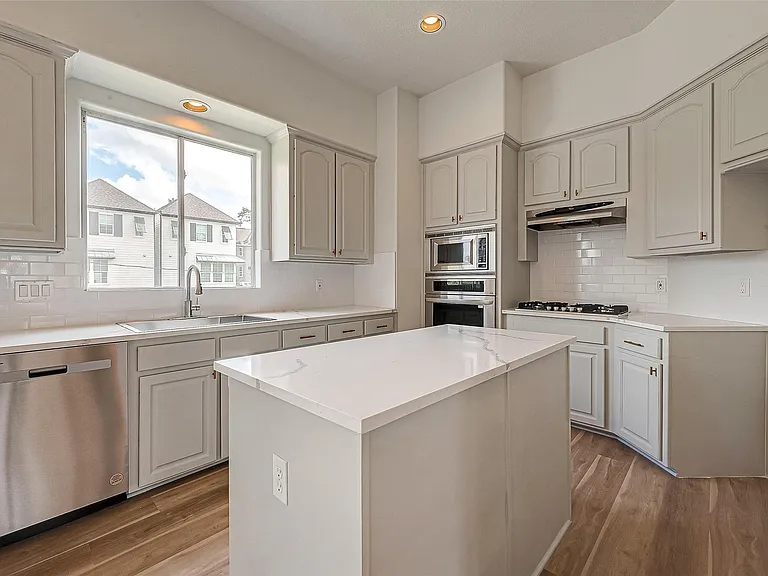 2150 Stacy Knl — Photo 21