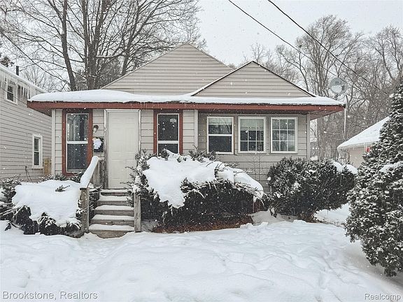 3rd image of 202 W Rundell St