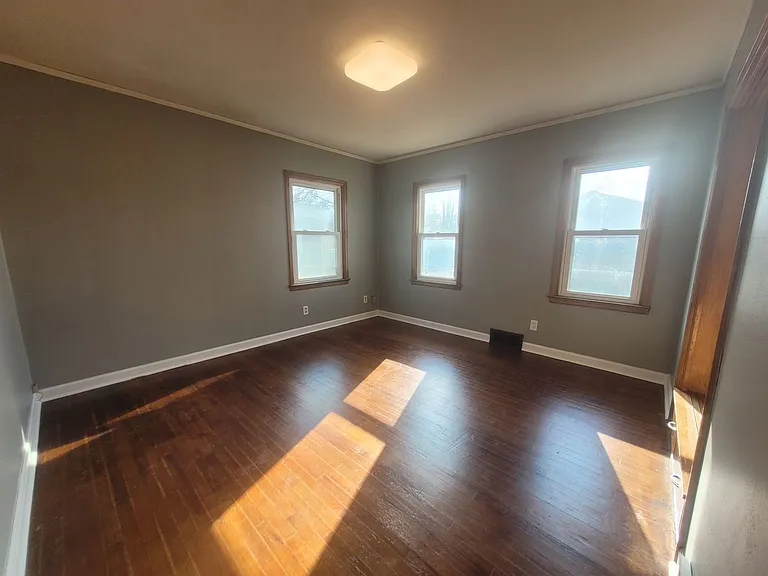 2405 Maple St — Photo 7
